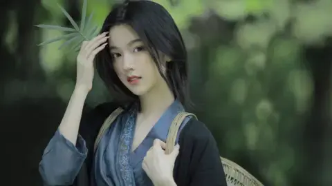 湖南女子惨死车内